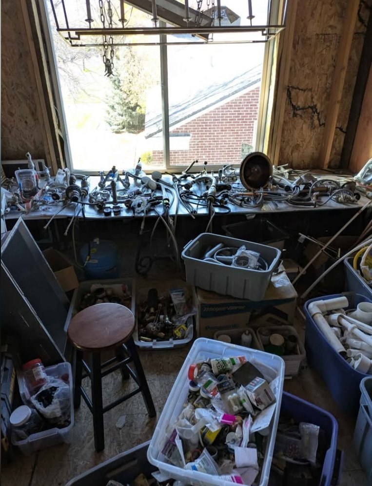 Liquidation, building materials and hand tools