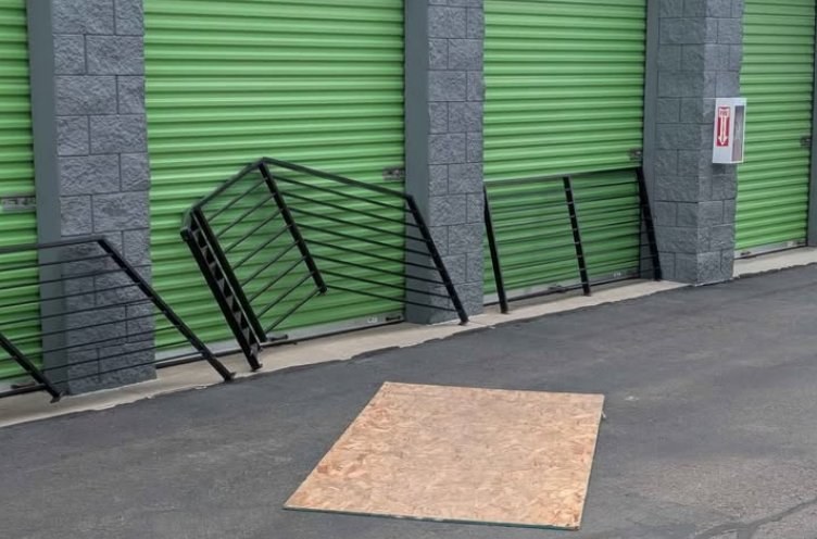 Black powder-coated railing, seven sections