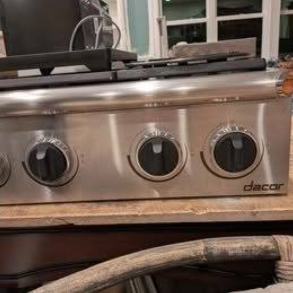Dacor 36 in gas cooktop with griddle